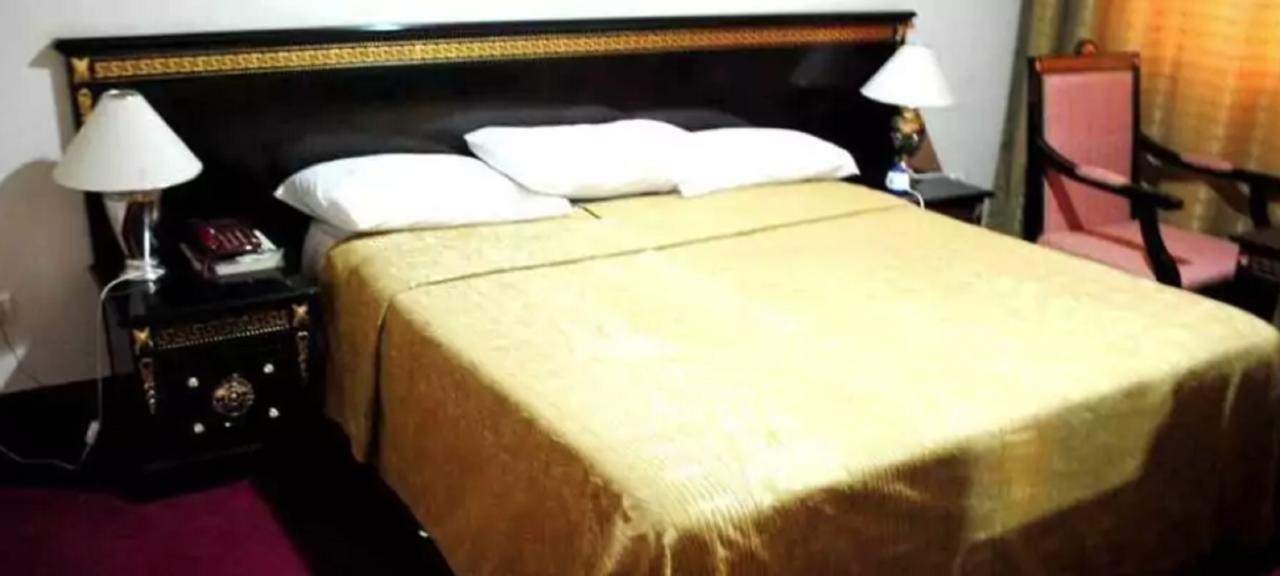 Hotel Palm Beach واغادوغو المظهر الخارجي الصورة