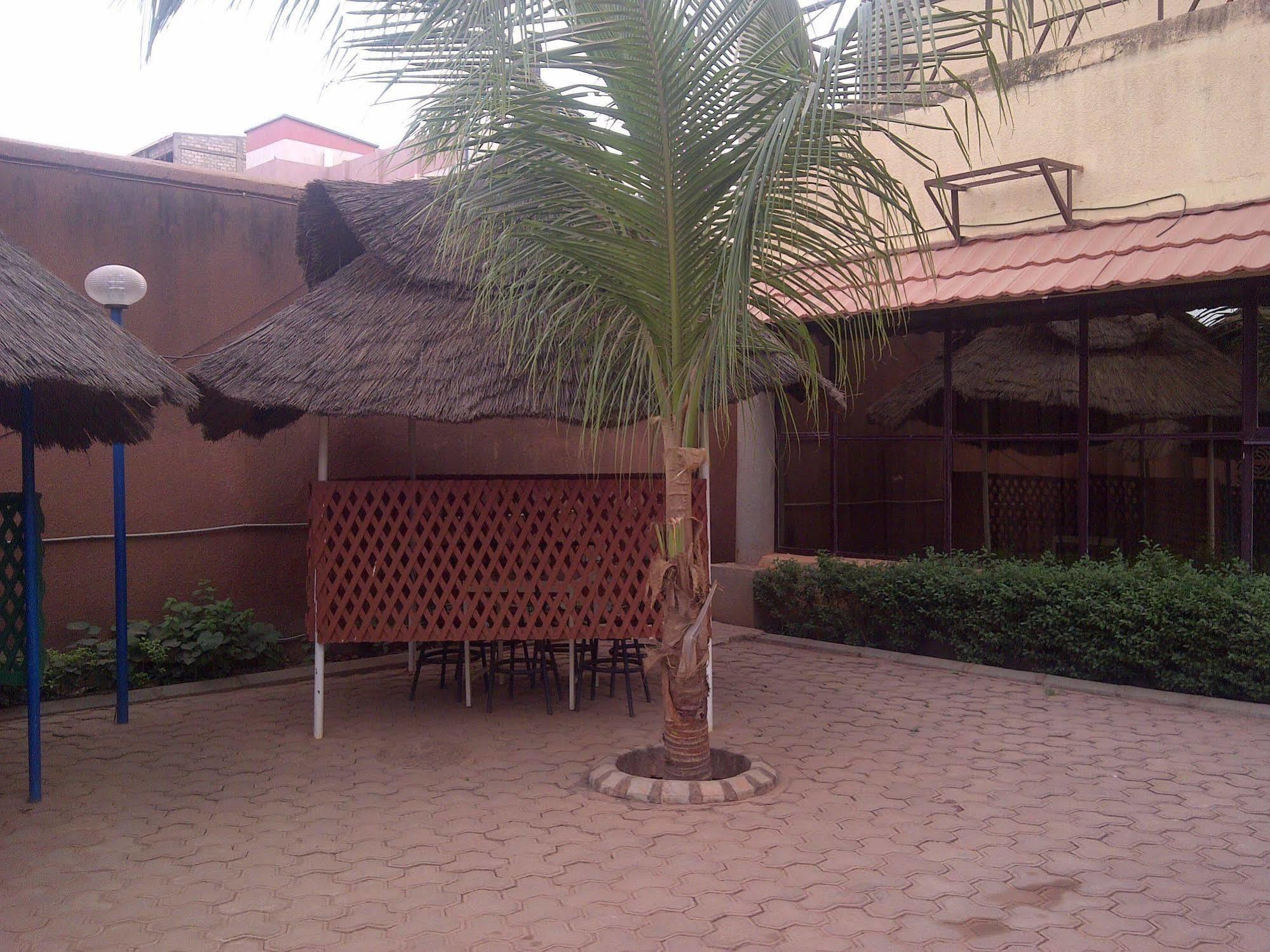Hotel Palm Beach واغادوغو المظهر الخارجي الصورة